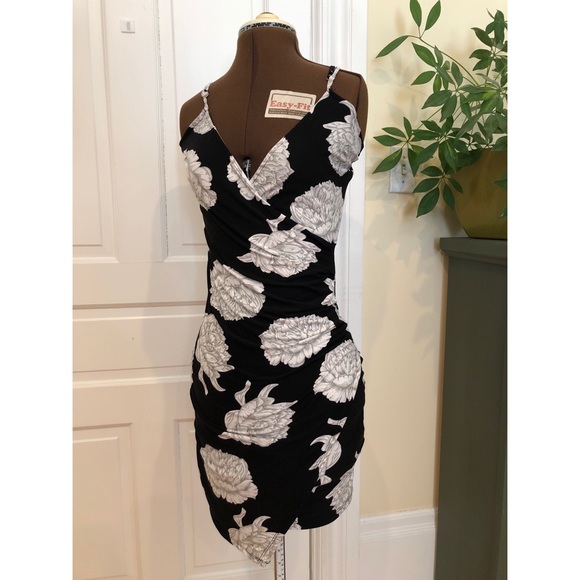 Stretchy black and white slinky dress - Picture 1 of 5